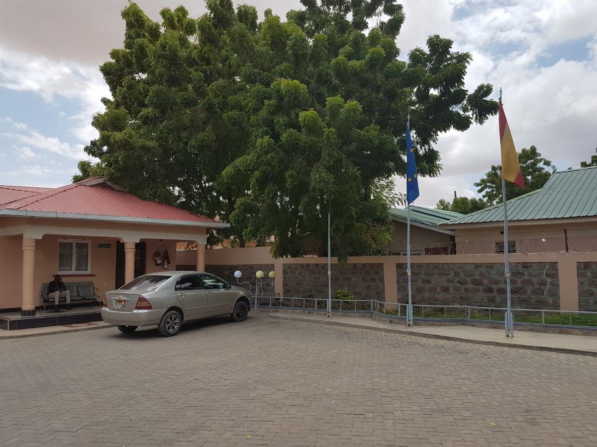 Ceamo Prestige Lodge Lodwar Bagian luar foto