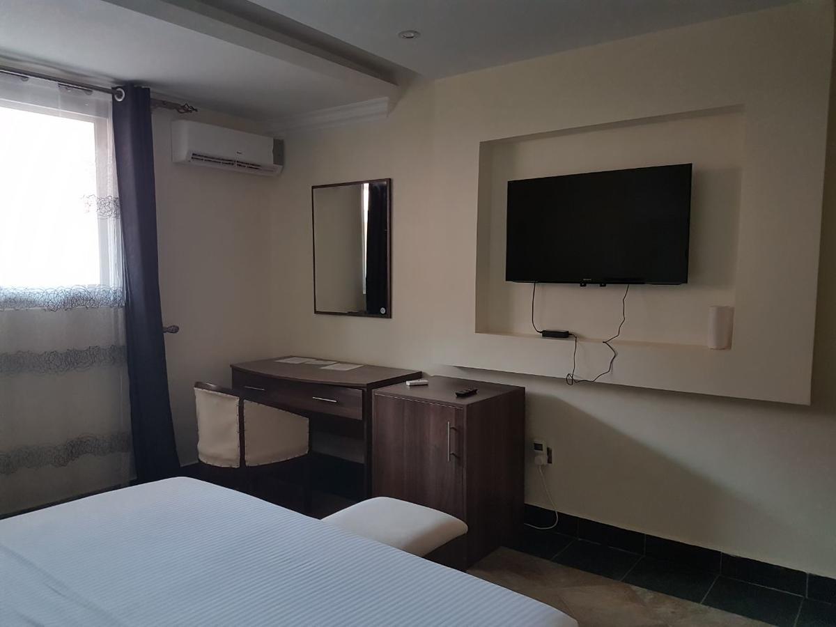 Ceamo Prestige Lodge Lodwar Bagian luar foto